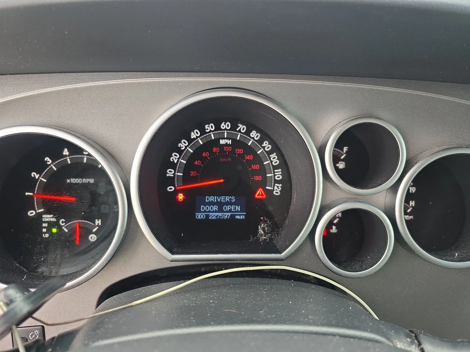 Toyota Sequoia PLATINUM* 5.7 V8* JBL* ПЕРФЕКТЕН ЗА ГАЗ - изображение 7