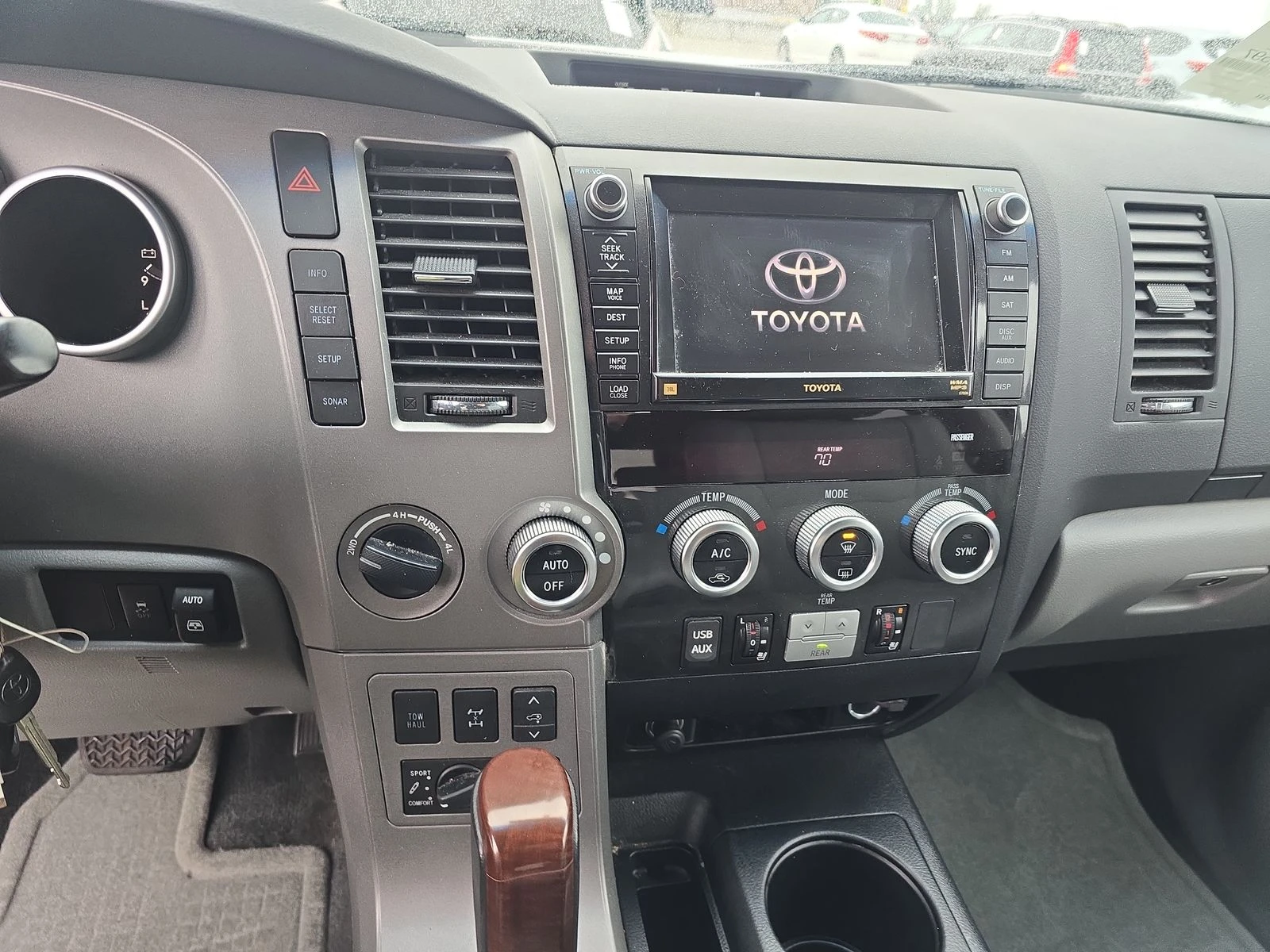 Toyota Sequoia PLATINUM* 5.7 V8* JBL* ПЕРФЕКТЕН ЗА ГАЗ - изображение 10