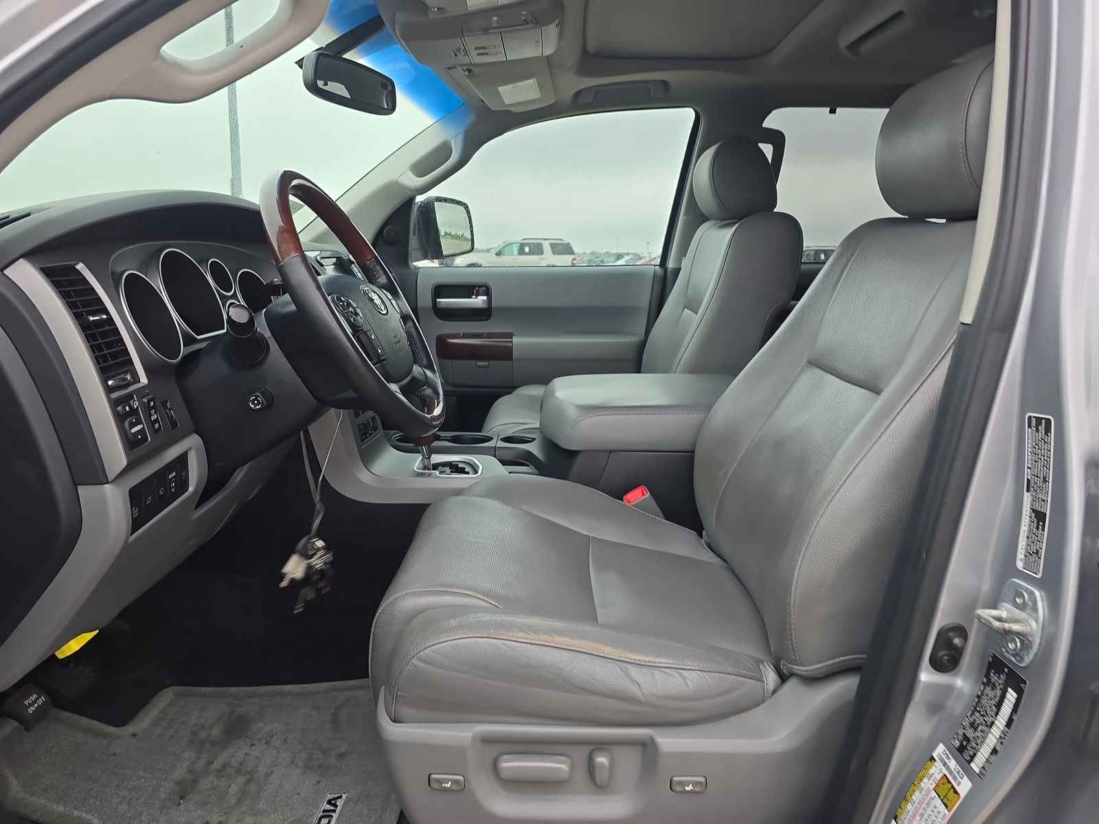Toyota Sequoia PLATINUM* 5.7 V8* JBL* ПЕРФЕКТЕН ЗА ГАЗ - изображение 9