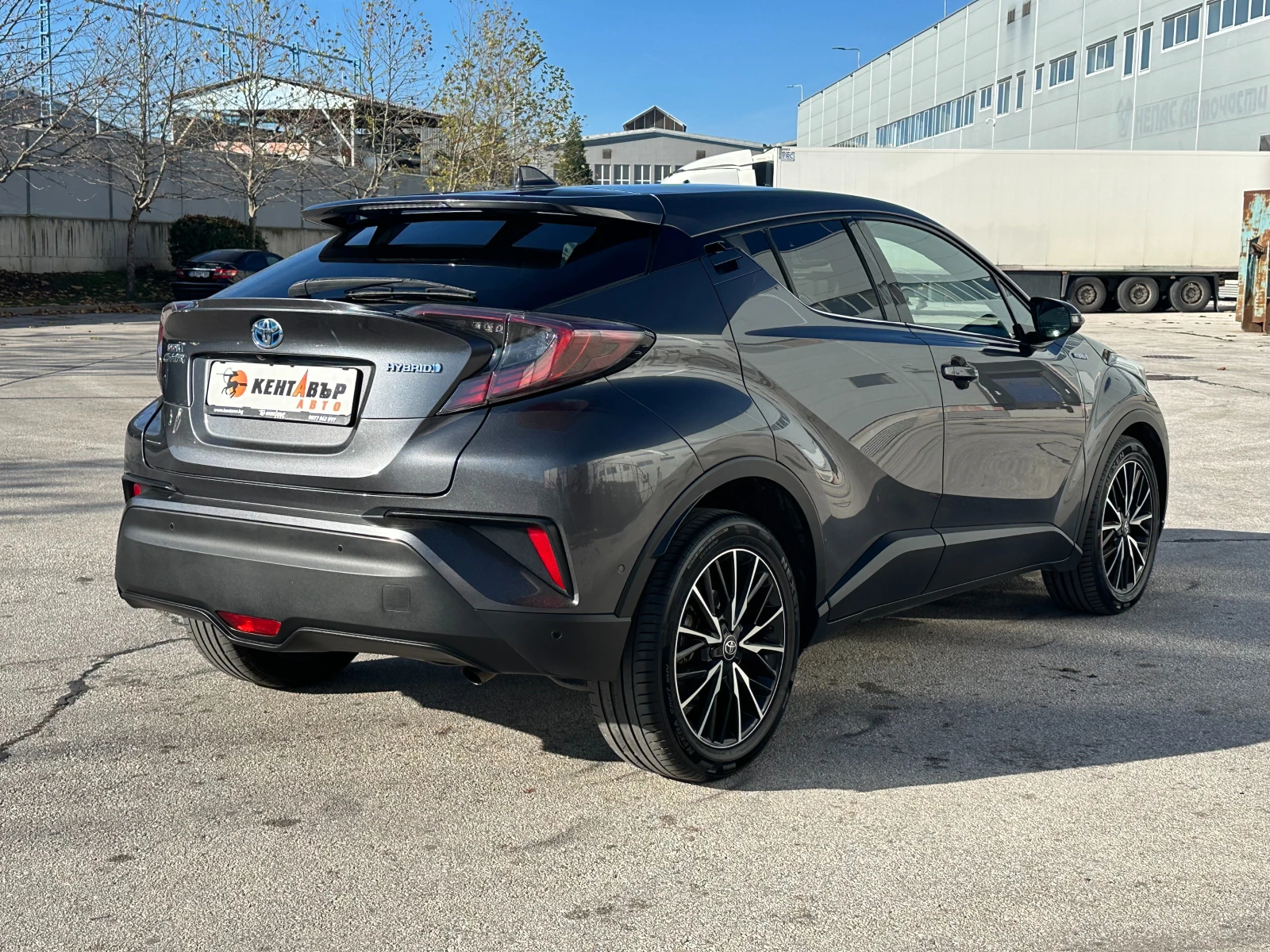 Toyota C-HR Lounge 1.8 Hybrid/Гаранция - изображение 4