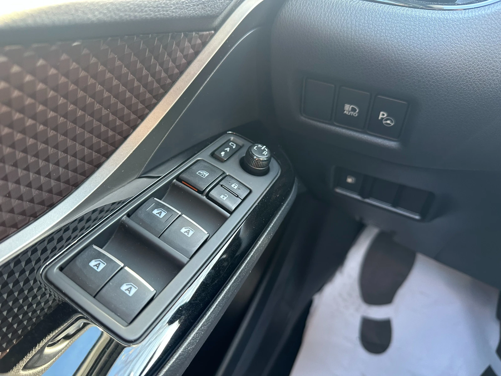 Toyota C-HR Lounge 1.8 Hybrid/�������� | Mobile.bg � ����������� 14