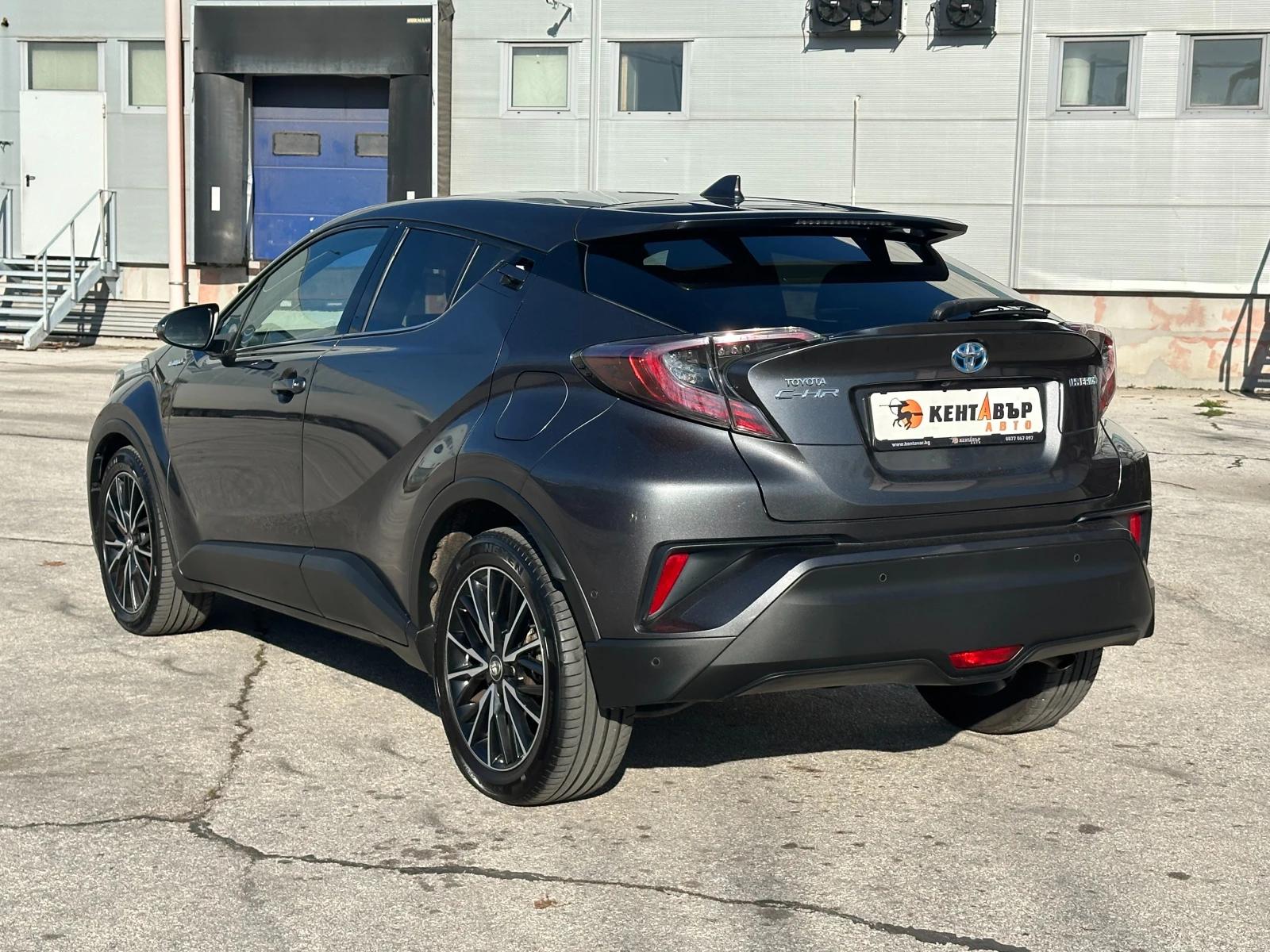 Toyota C-HR Lounge 1.8 Hybrid/Гаранция - изображение 3