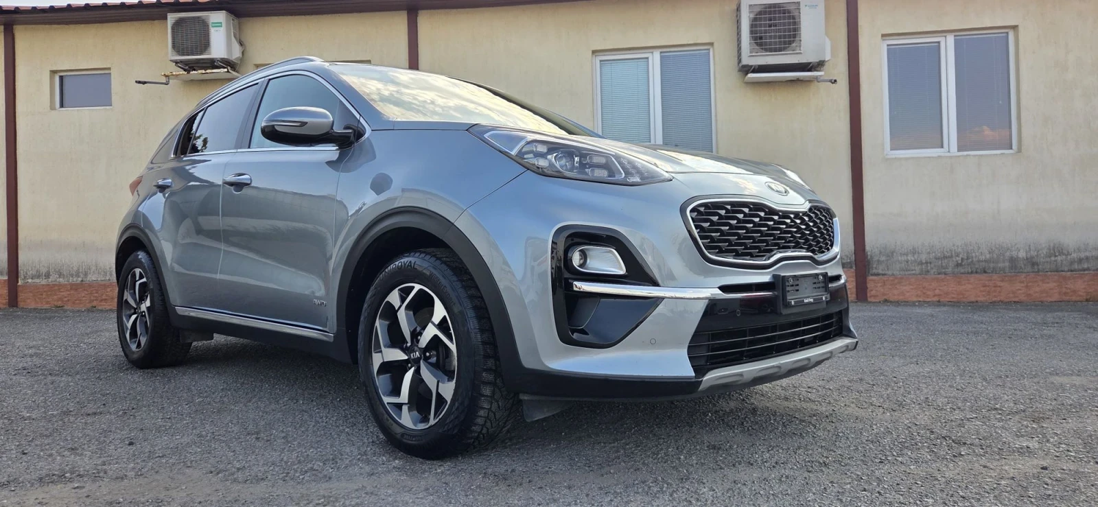 Kia Sportage 1.6T-177к.с/Евро6/Автоматик/Топ/Нави/Камера/4х4/, снимка 4 - Автомобили и джипове - 53851715