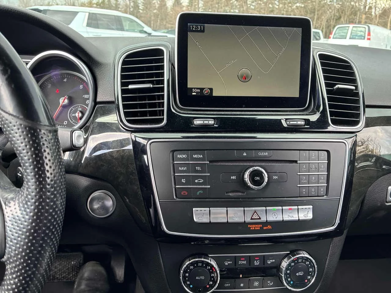 Mercedes-Benz GLE * 350d * ПАНОРАМА * ОТ ПРЕДСТАВИТЕЛСТВО, снимка 10 - Автомобили и джипове - 54207368