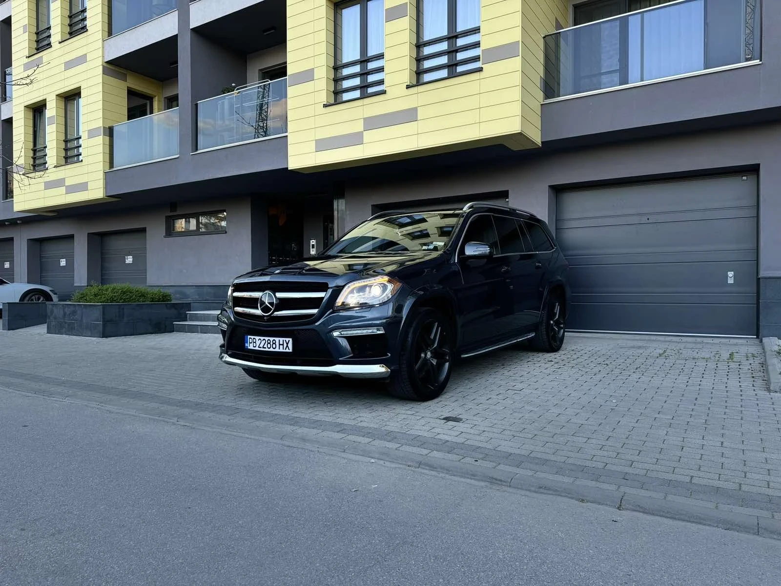 Mercedes-Benz GL 550     Mercedes-Benz GL 550 4MATIC