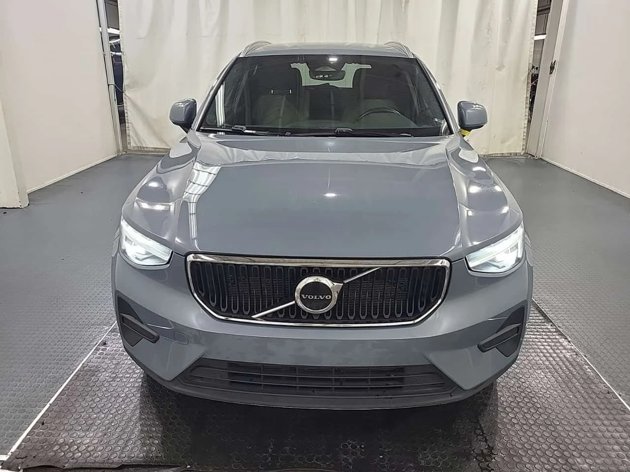 Volvo XC40 Core | CARFAX | БЕЗ ПЪРВОНАЧАЛНА ВНОСКА, снимка 2 - Автомобили и джипове - 55081864