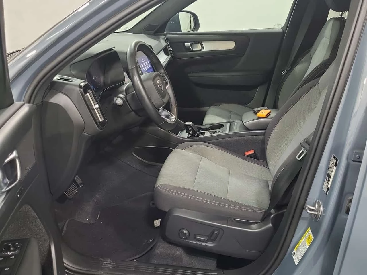 Volvo XC40 Core | CARFAX | БЕЗ ПЪРВОНАЧАЛНА ВНОСКА, снимка 8 - Автомобили и джипове - 55081864