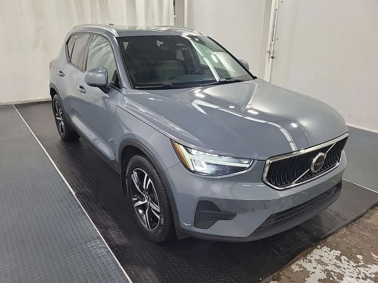 Volvo XC40 Core | CARFAX | БЕЗ ПЪРВОНАЧАЛНА ВНОСКА, снимка 3 - Автомобили и джипове - 55081864