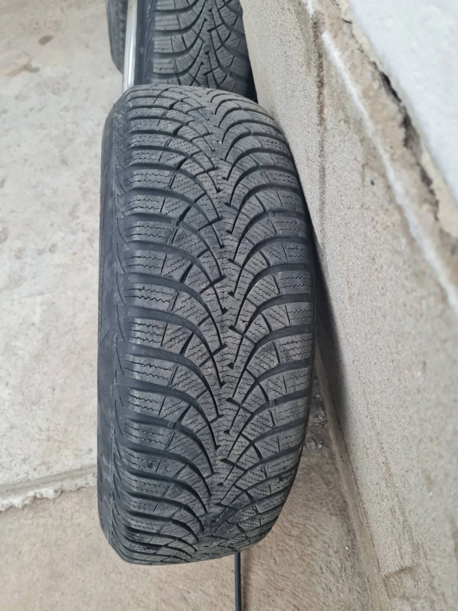 Гуми с джанти Goodyear 195/65R15, снимка 4 - Гуми и джанти - 53905470