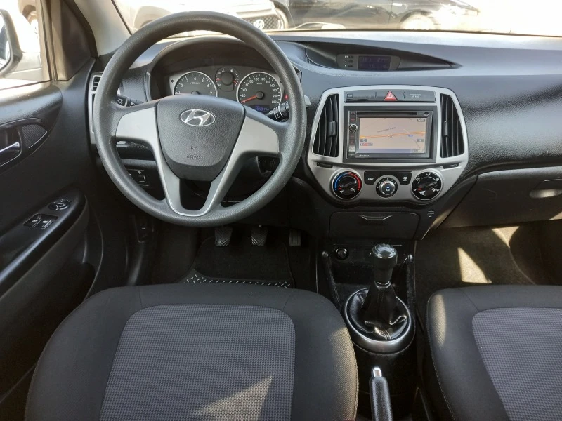 Hyundai I20 FACELIFT, снимка 8 - Автомобили и джипове - 42376313