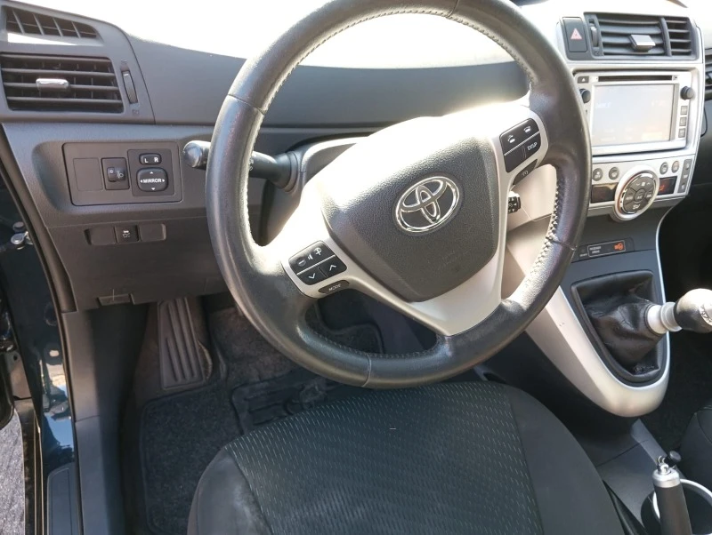 Toyota Corolla verso 2.0  2012, снимка 11 - Автомобили и джипове - 48050309