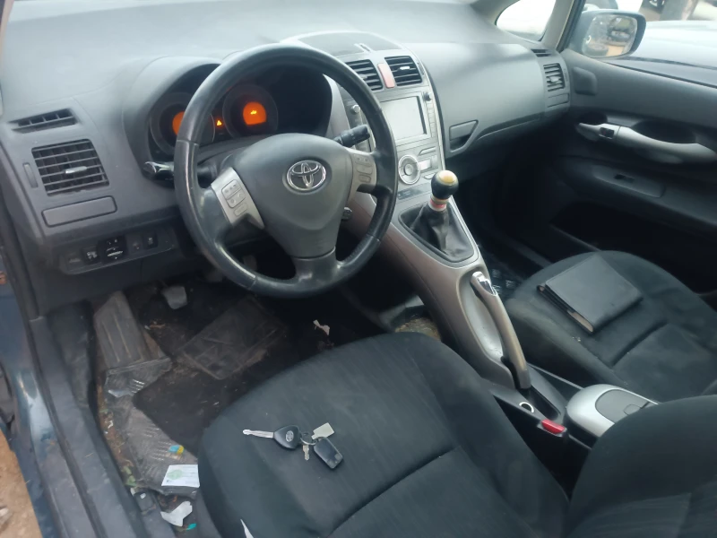 Toyota Auris 2.0 D4D, снимка 8 - Автомобили и джипове - 48421724