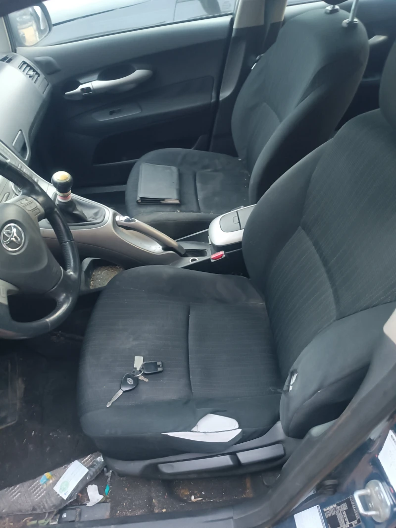 Toyota Auris 2.0 D4D, снимка 7 - Автомобили и джипове - 48421724