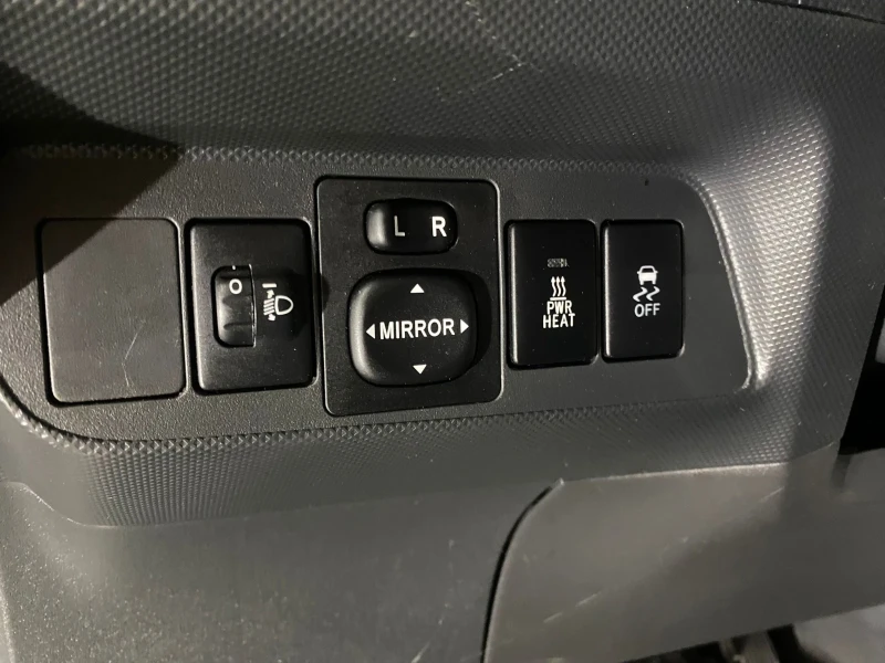 Toyota Auris 1.4 D-4D 90hp, снимка 11 - Автомобили и джипове - 51819421