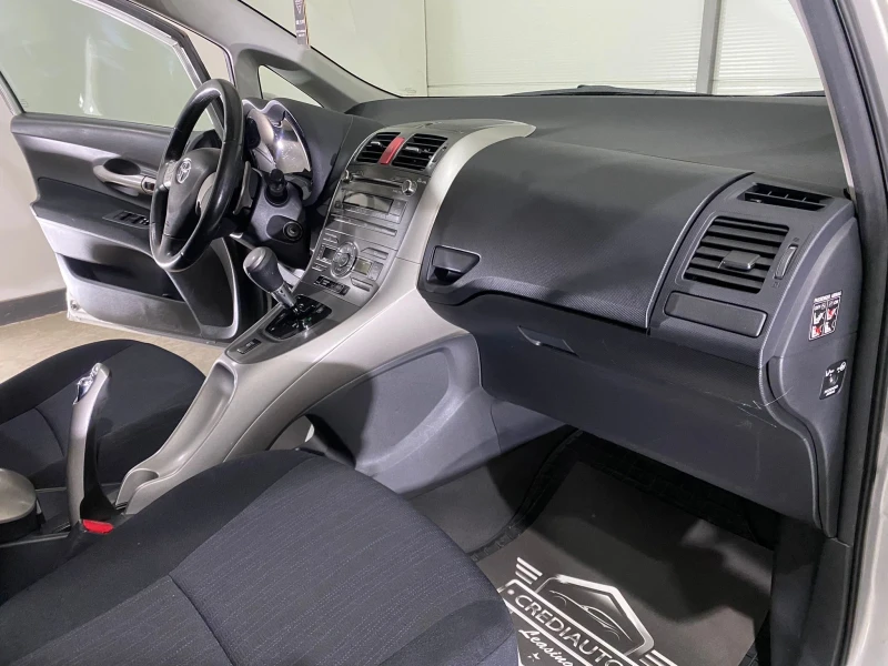 Toyota Auris 1.4 D-4D 90hp, снимка 9 - Автомобили и джипове - 51819421