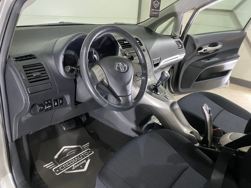 Toyota Auris 1.4 D-4D 90hp, снимка 7 - Автомобили и джипове - 51819421