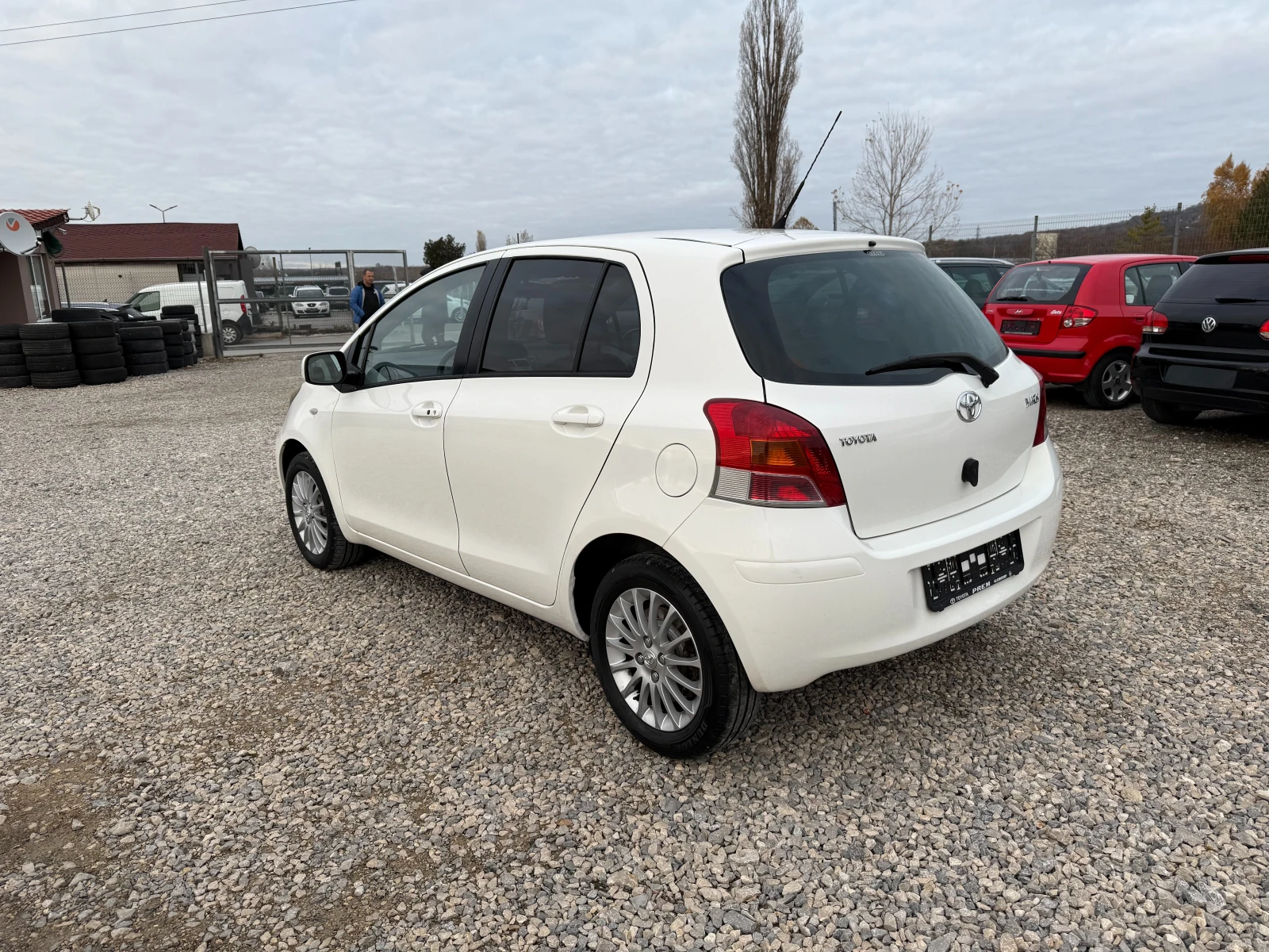 Toyota Yaris 1.33-101PS-6 ск - изображение 7