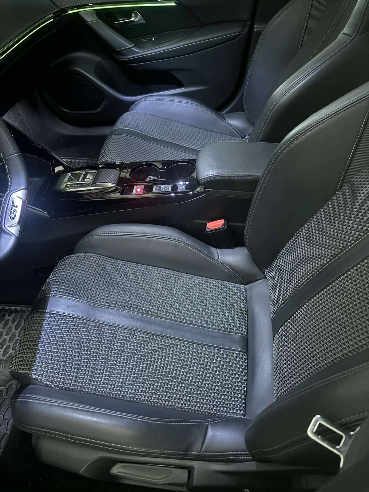 Peugeot 2008 e-2008 GT LINE PANORAMA  | Mobile.bg   16