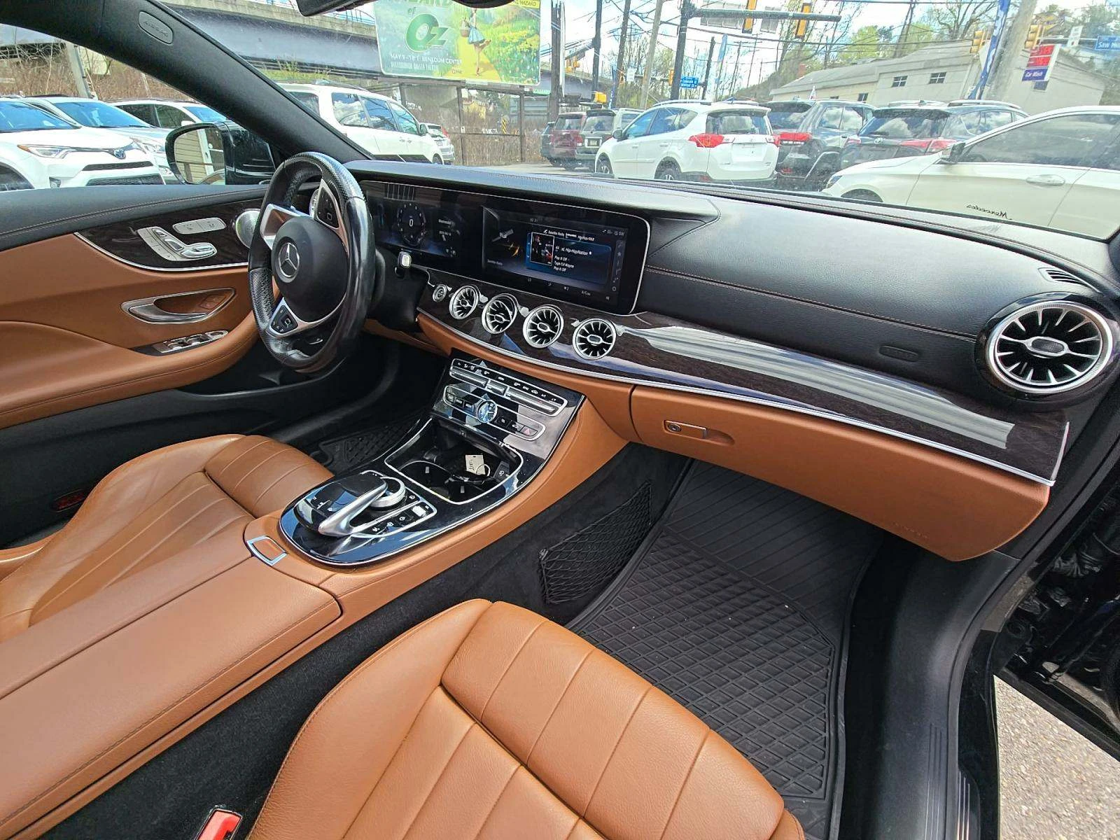 Mercedes-Benz E 400 4MATIC COUPE/ДИГИТАЛНО ТАБЛО/HUP/RECARO/БЕЗ ЩЕТИ! - изображение 6