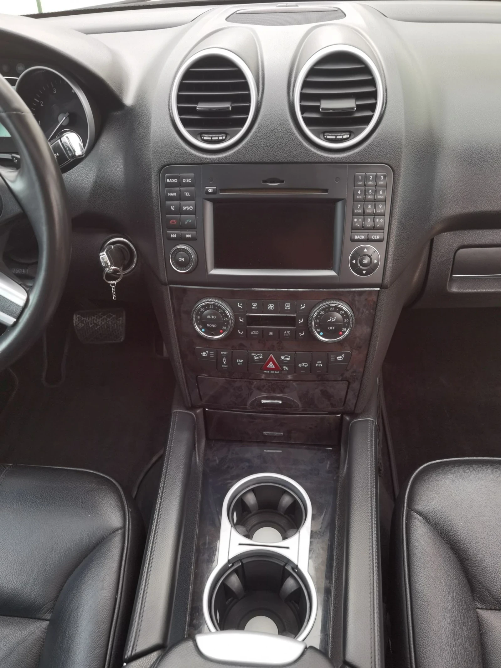 Mercedes-Benz ML 550  - изображение 8