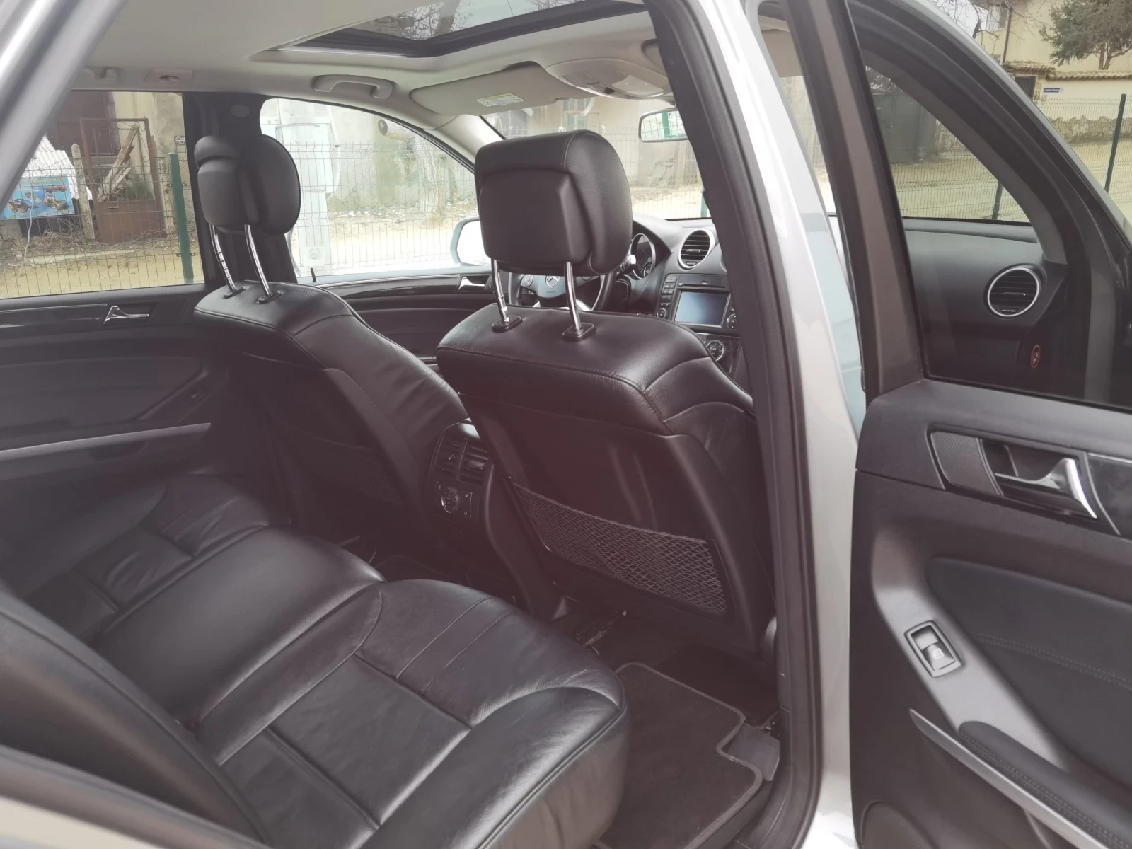 Mercedes-Benz ML 550  - изображение 9