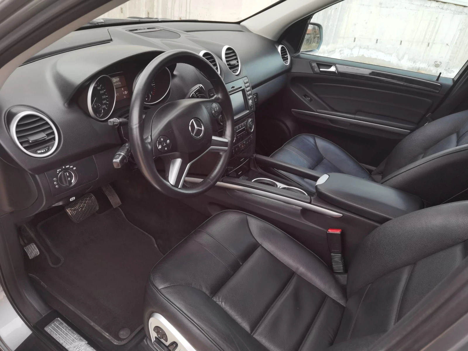 Mercedes-Benz ML 550  - изображение 6