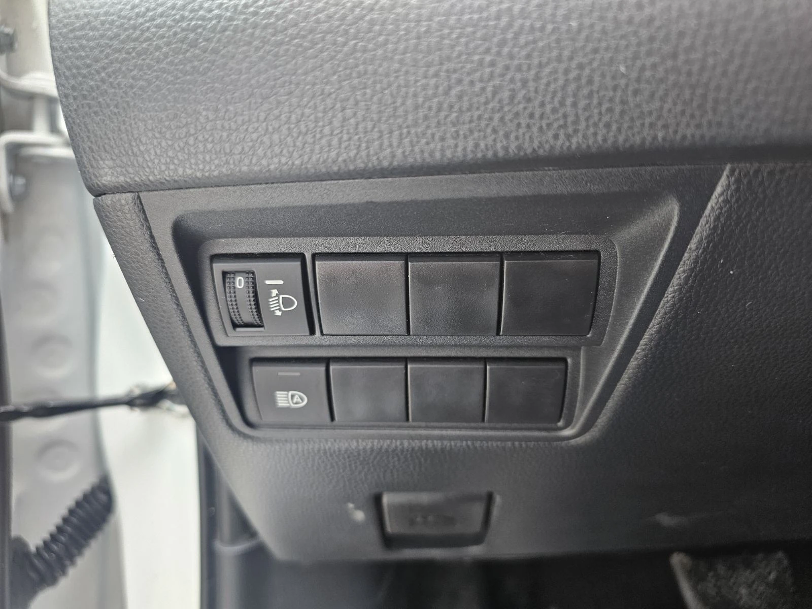 Toyota Yaris 1.4 Hybrid 92 hp, снимка 11 - Автомобили и джипове - 53986362