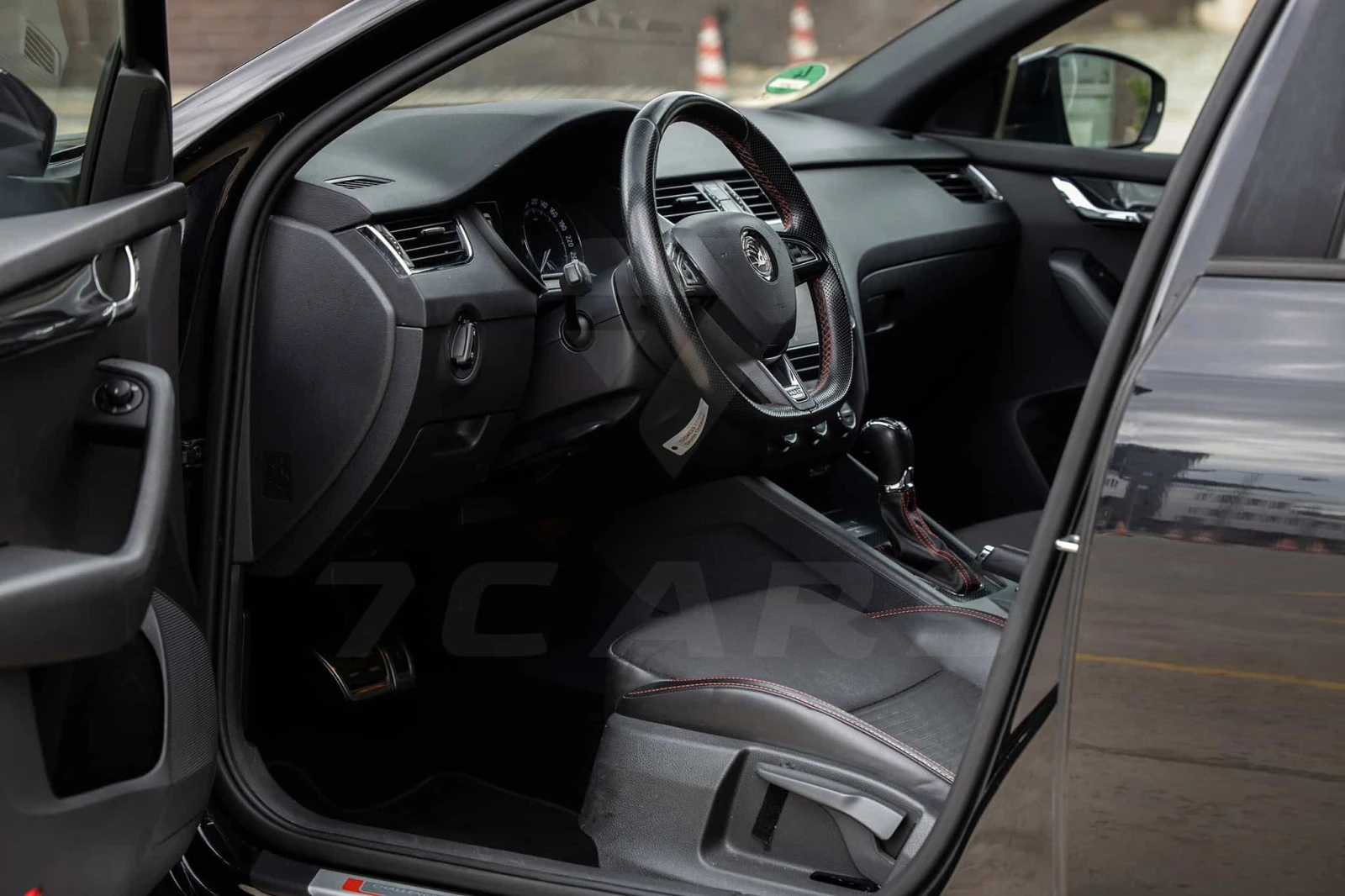 Skoda Octavia VRS* 2.0 TDI* Автомат* LED* Apple CarPlay/Android , снимка 7 - Автомобили и джипове - 54132037