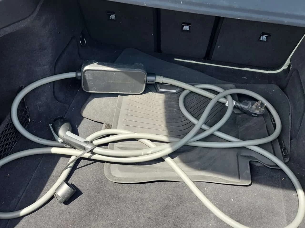 BMW i4 EDRIVE40/CARFAX/ШИБИДАХ/ПОДГРЕВИ, снимка 15 - Автомобили и джипове - 54445029