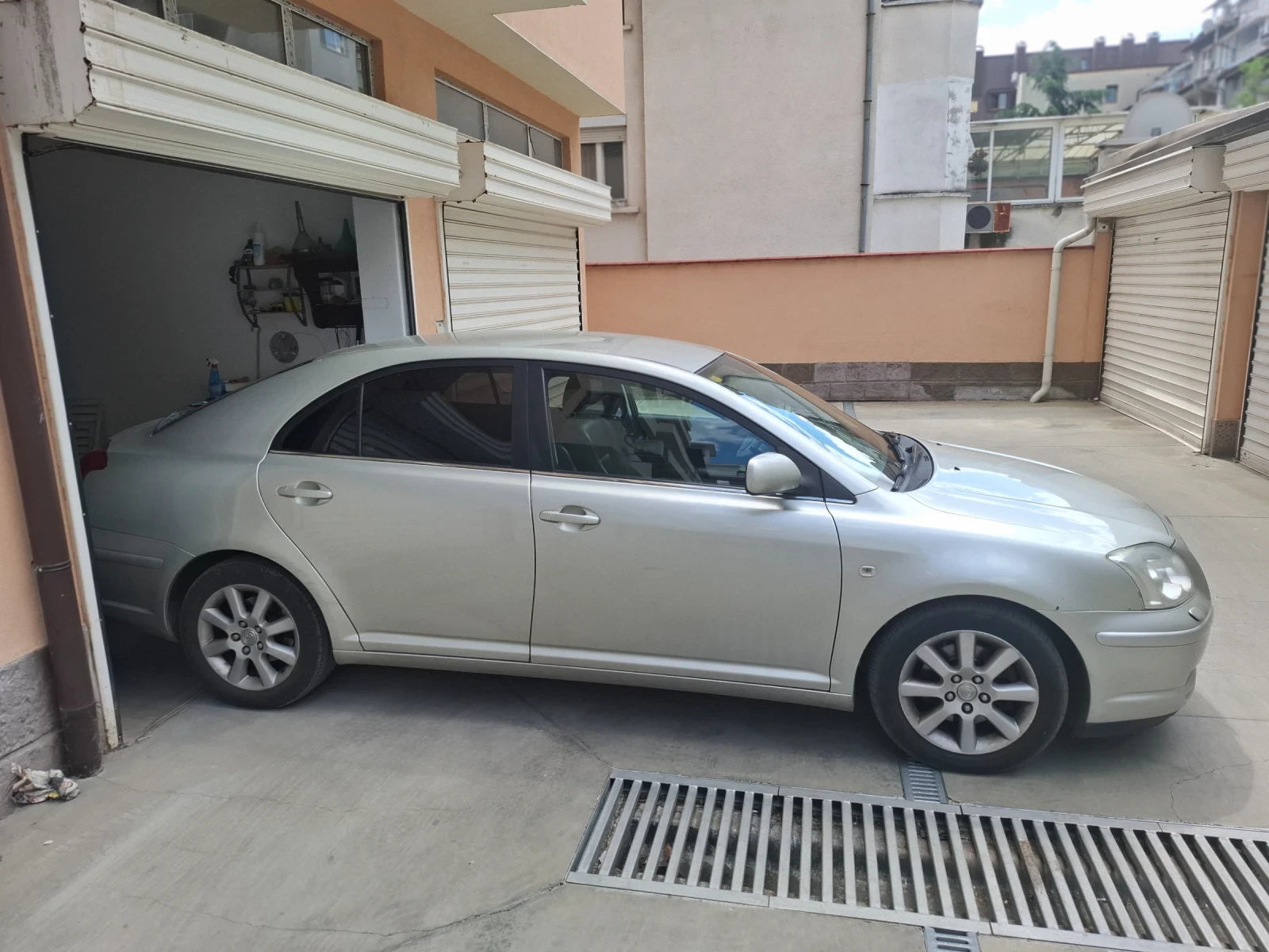 Toyota Avensis, снимка 3 - Автомобили и джипове - 54726050