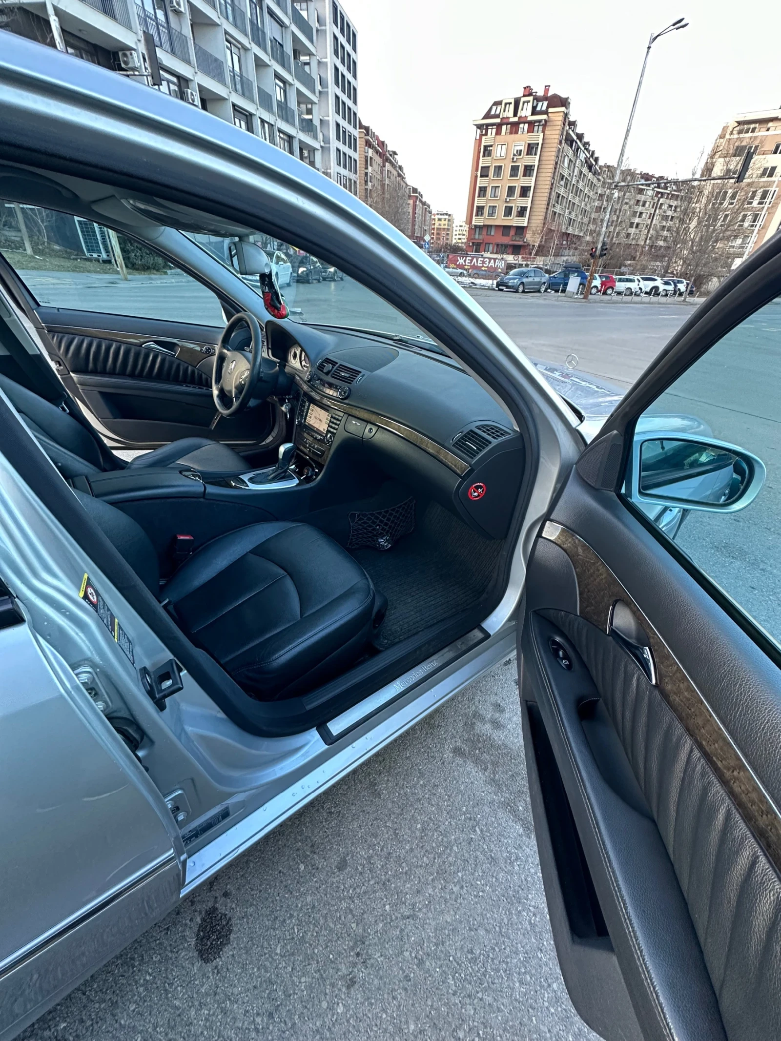 Mercedes-Benz E 280, снимка 6 - Автомобили и джипове - 55281497