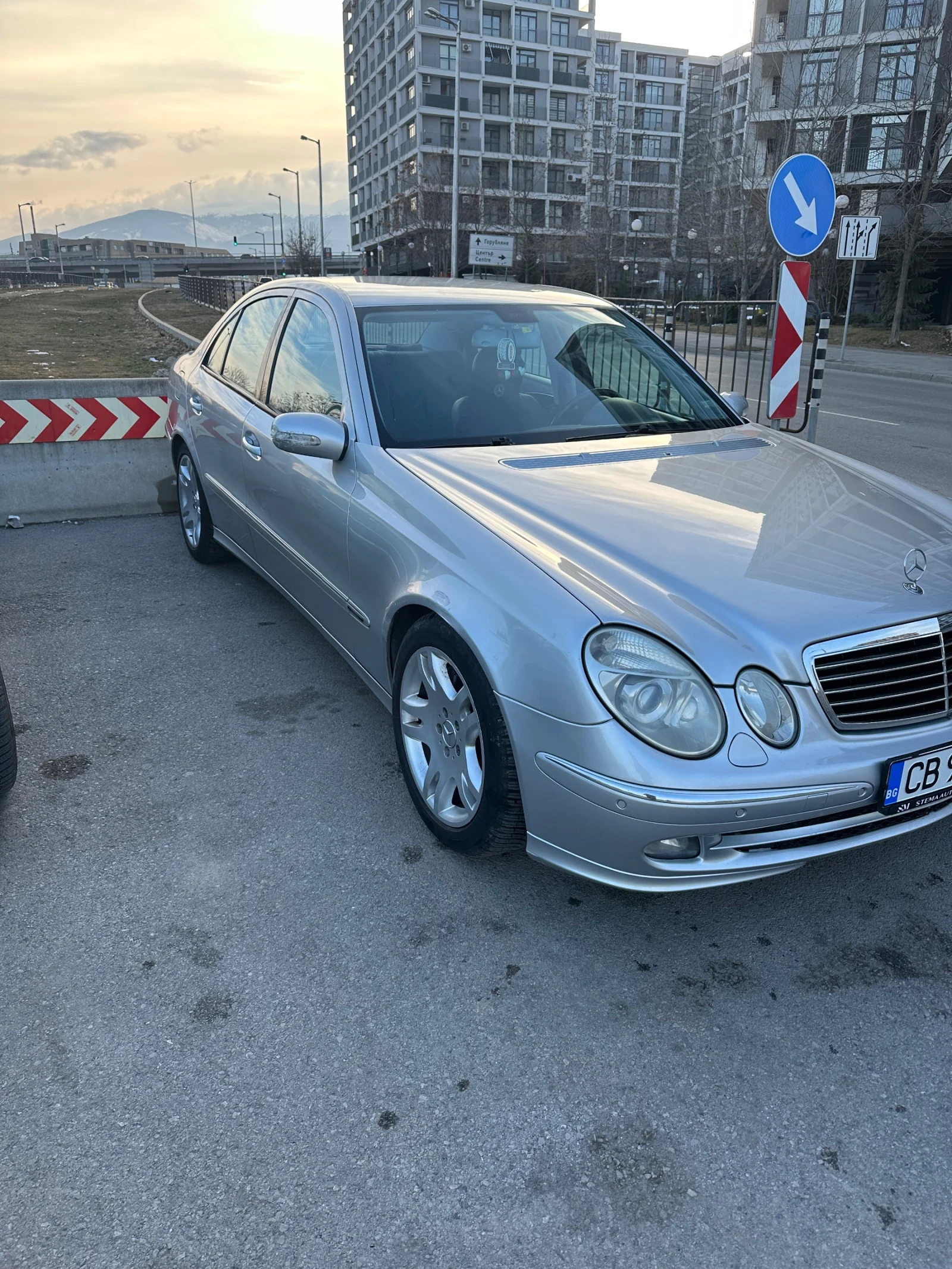 Mercedes-Benz E 280, снимка 2 - Автомобили и джипове - 55281497