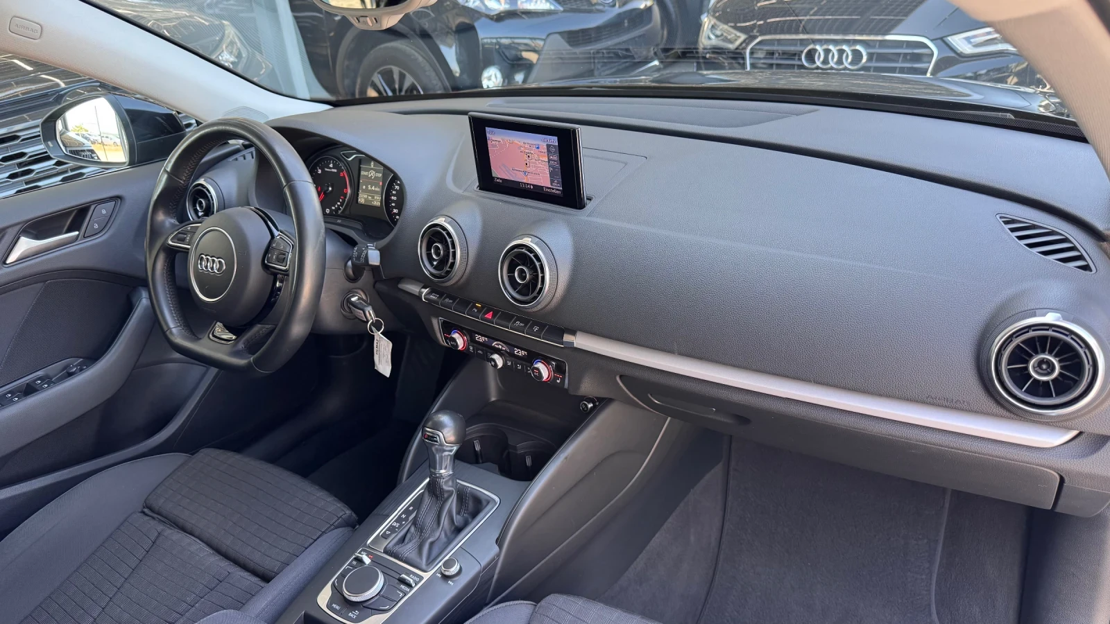 Audi A3 2.0TDI 150кс S-Tronic* Sport* DISTRONIC* , снимка 10 - Автомобили и джипове - 55812128