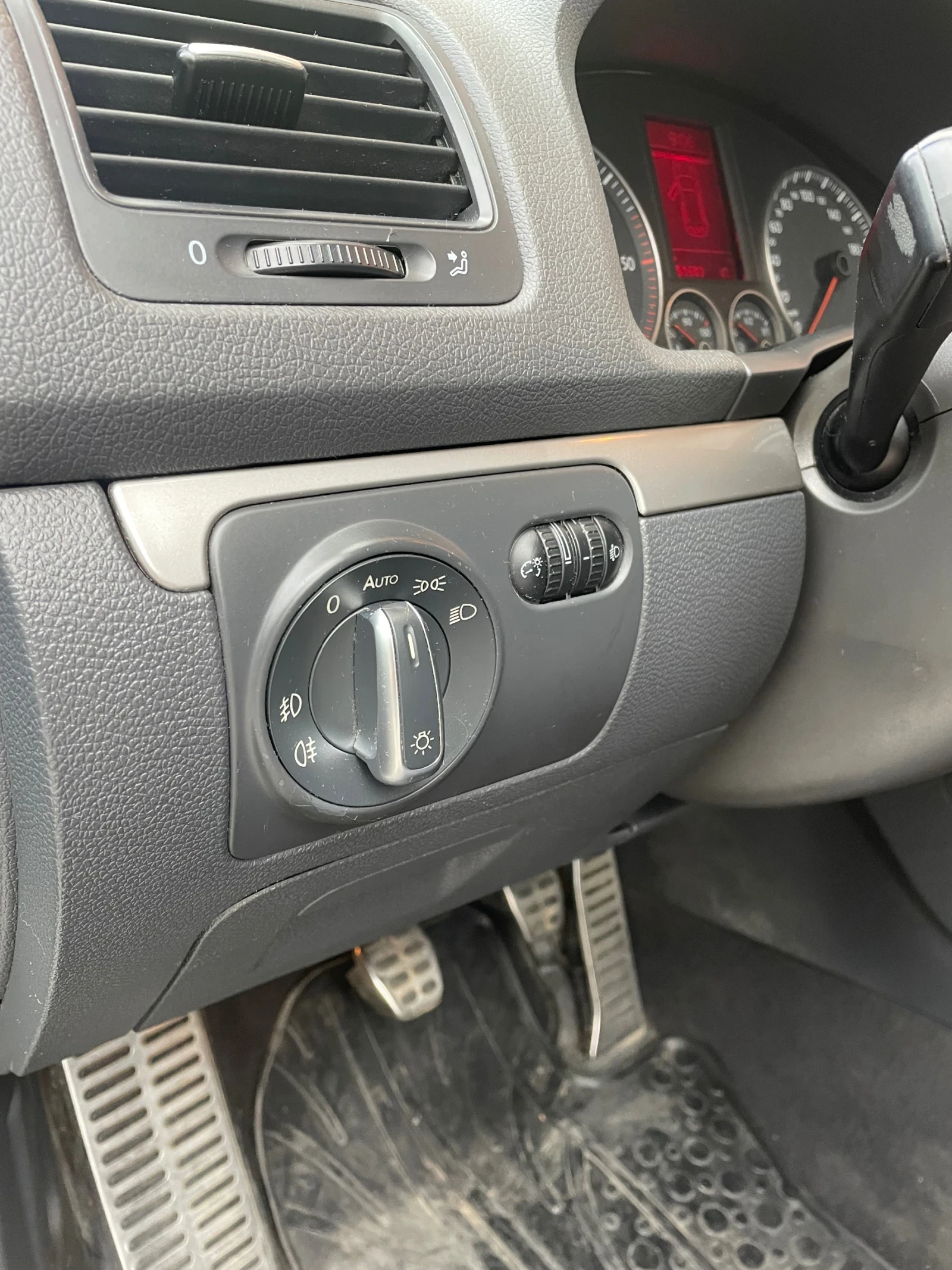 VW Golf 2.0 TDI 140 кс 6 ск, снимка 10 - Автомобили и джипове - 56733054