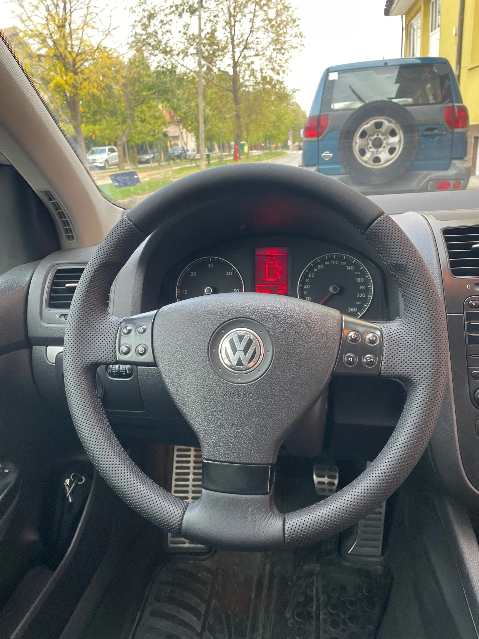 VW Golf 2.0 TDI 140 кс 6 ск, снимка 9 - Автомобили и джипове - 56733054