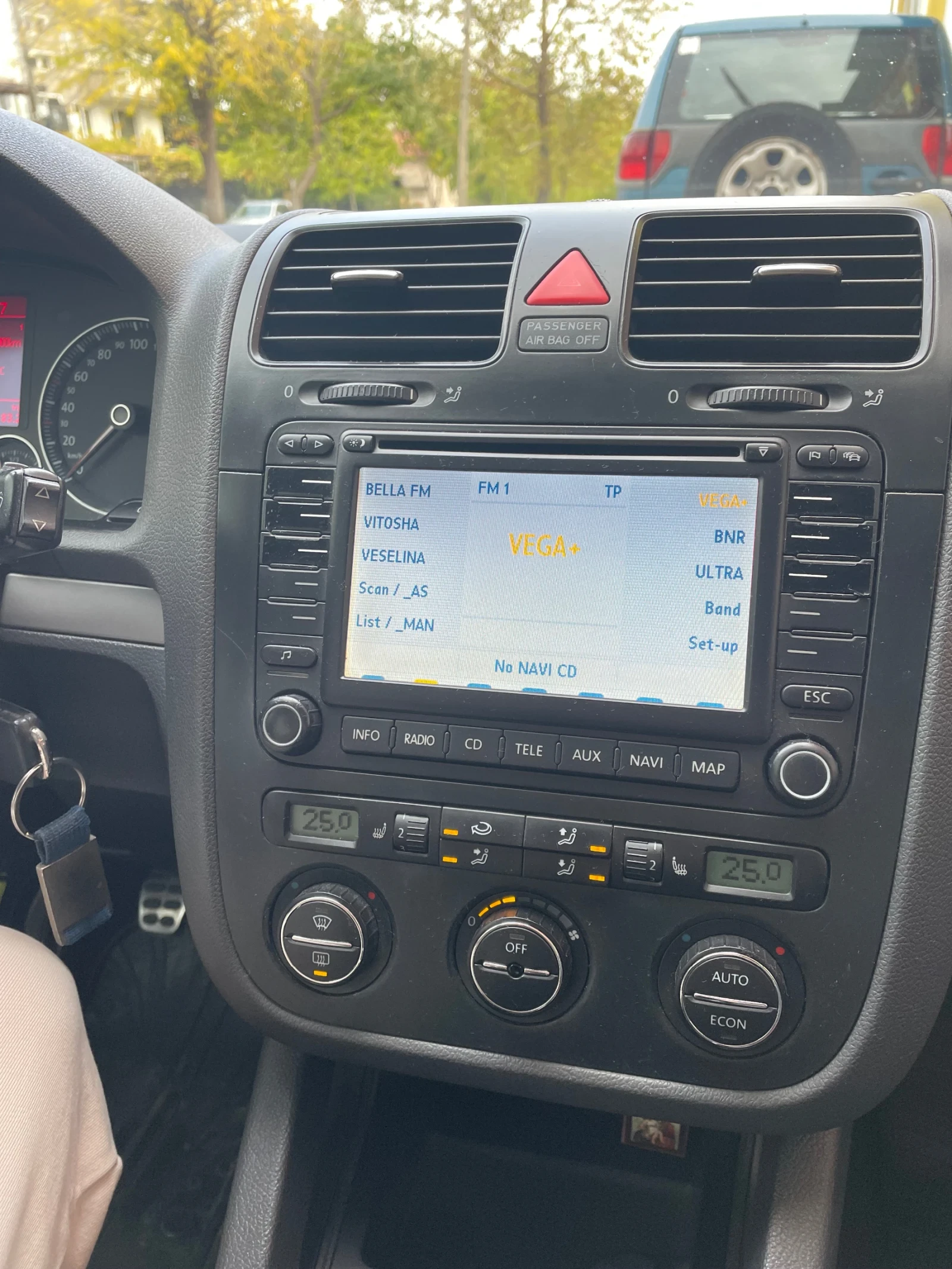 VW Golf 2.0 TDI 140 кс 6 ск, снимка 11 - Автомобили и джипове - 56733054
