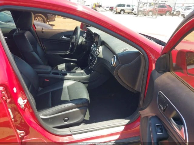 Mercedes-Benz GLA 250 4MATIC * * CARFAX * * АВТО КРЕДИТ * *  - изображение 10