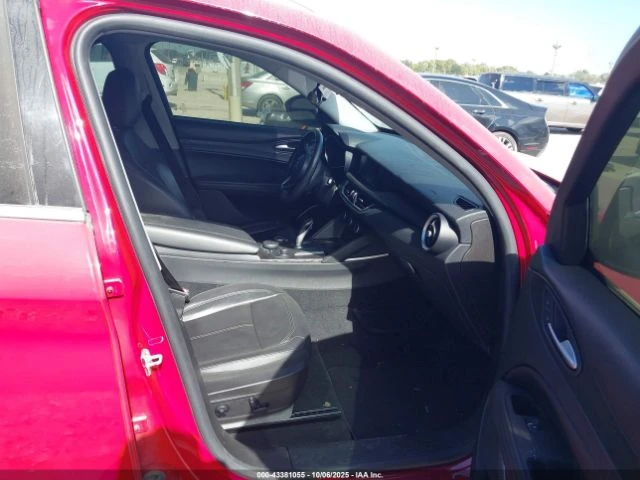 Alfa Romeo Stelvio DISTRONIC* KEYLESS* ПОДГРЕВ* КАМЕРА* LANE ASSIST - изображение 10