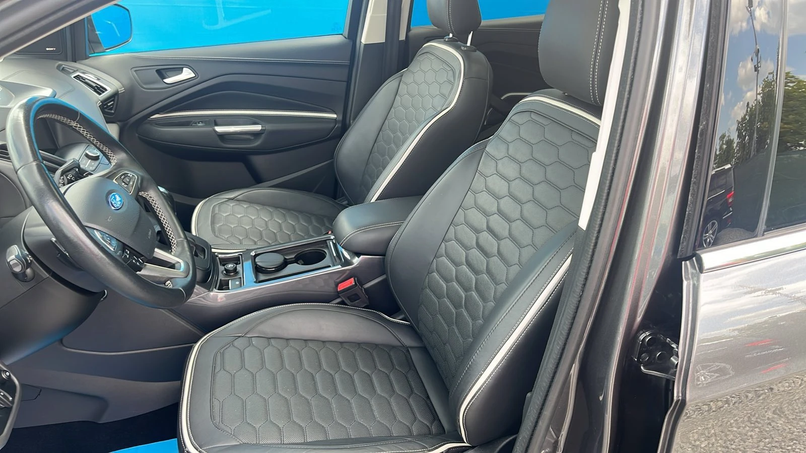 Ford Kuga  Vignale AWD 4x4 Automatic Full Extras - изображение 8