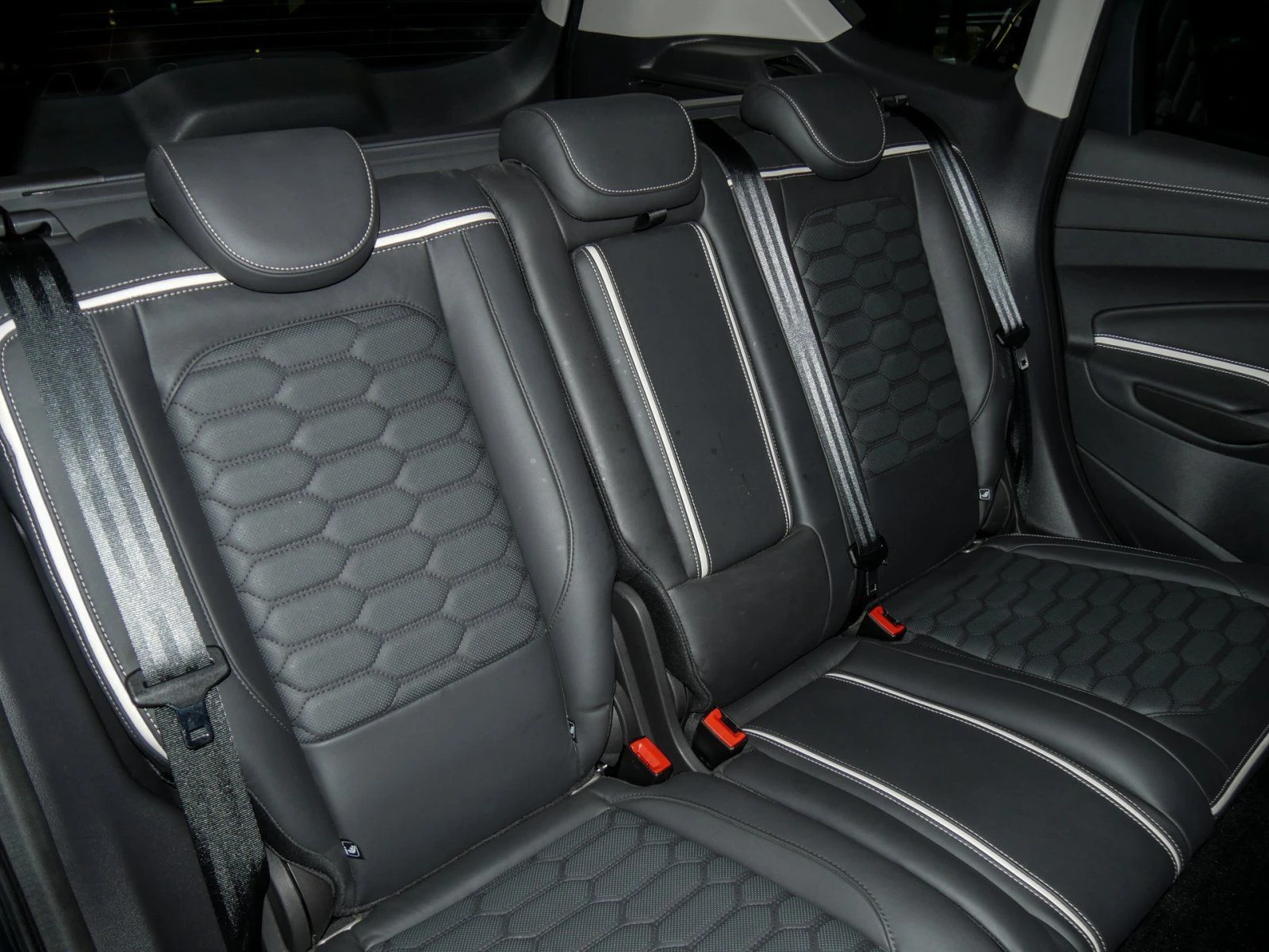 Ford Kuga  Vignale AWD 4x4 Automatic Full Extras - изображение 9