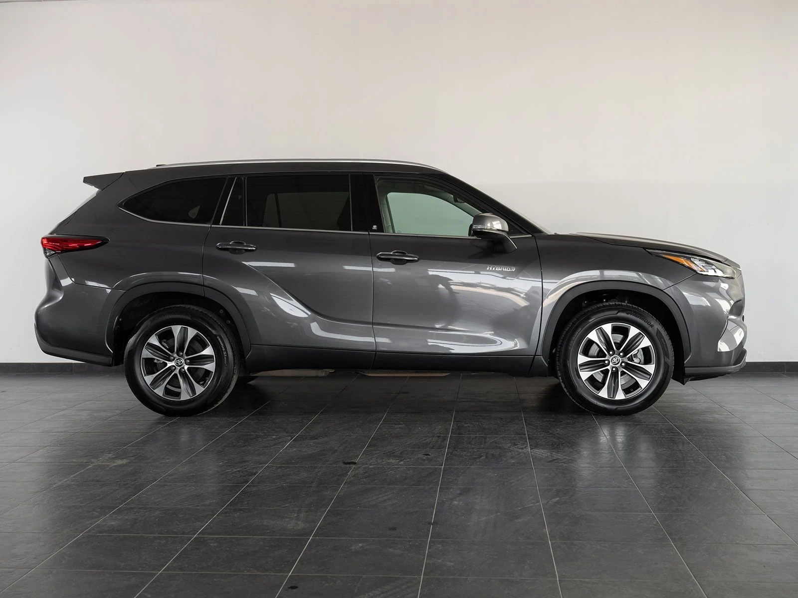 Toyota Highlander 2.5* HYBRID* COMFORT* AWD-I* E-CVT* ГАРАНЦИЯ, снимка 5 - Автомобили и джипове - 53768832