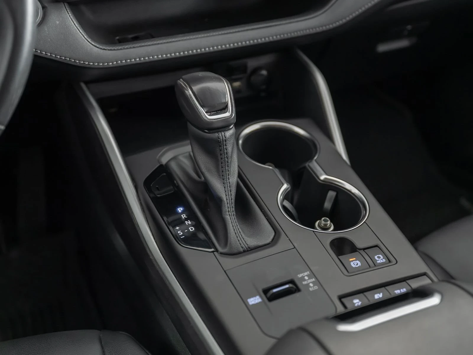 Toyota Highlander 2.5* HYBRID* COMFORT* AWD-I* E-CVT* ГАРАНЦИЯ, снимка 8 - Автомобили и джипове - 53768832