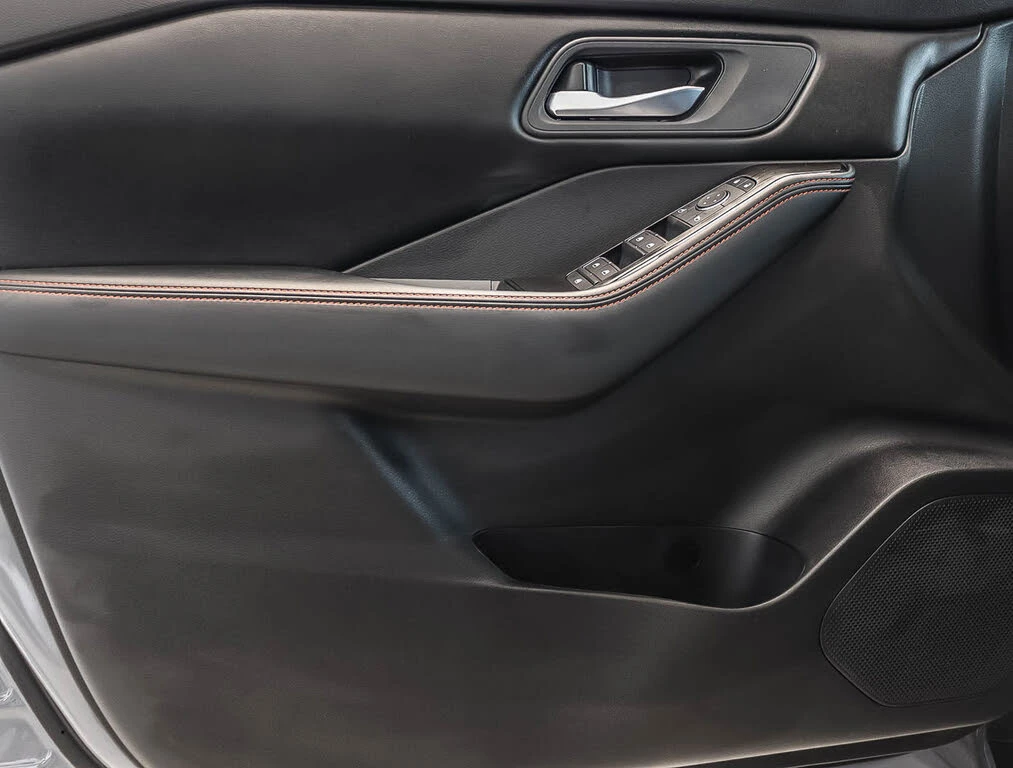 Nissan Rogue Rock Creek AWD, снимка 14 - Автомобили и джипове - 54227122