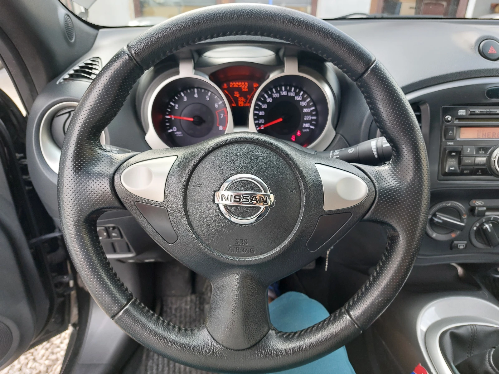 Nissan Juke 1.6i, снимка 11 - Автомобили и джипове - 55112031
