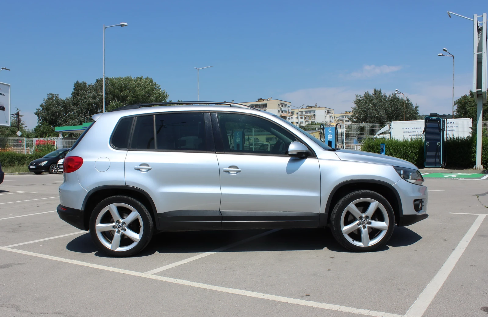 VW Tiguan 2.0 TDI EURO 5B С РЕГИСТРАЦИЯ   , снимка 4 - Автомобили и джипове - 55541854