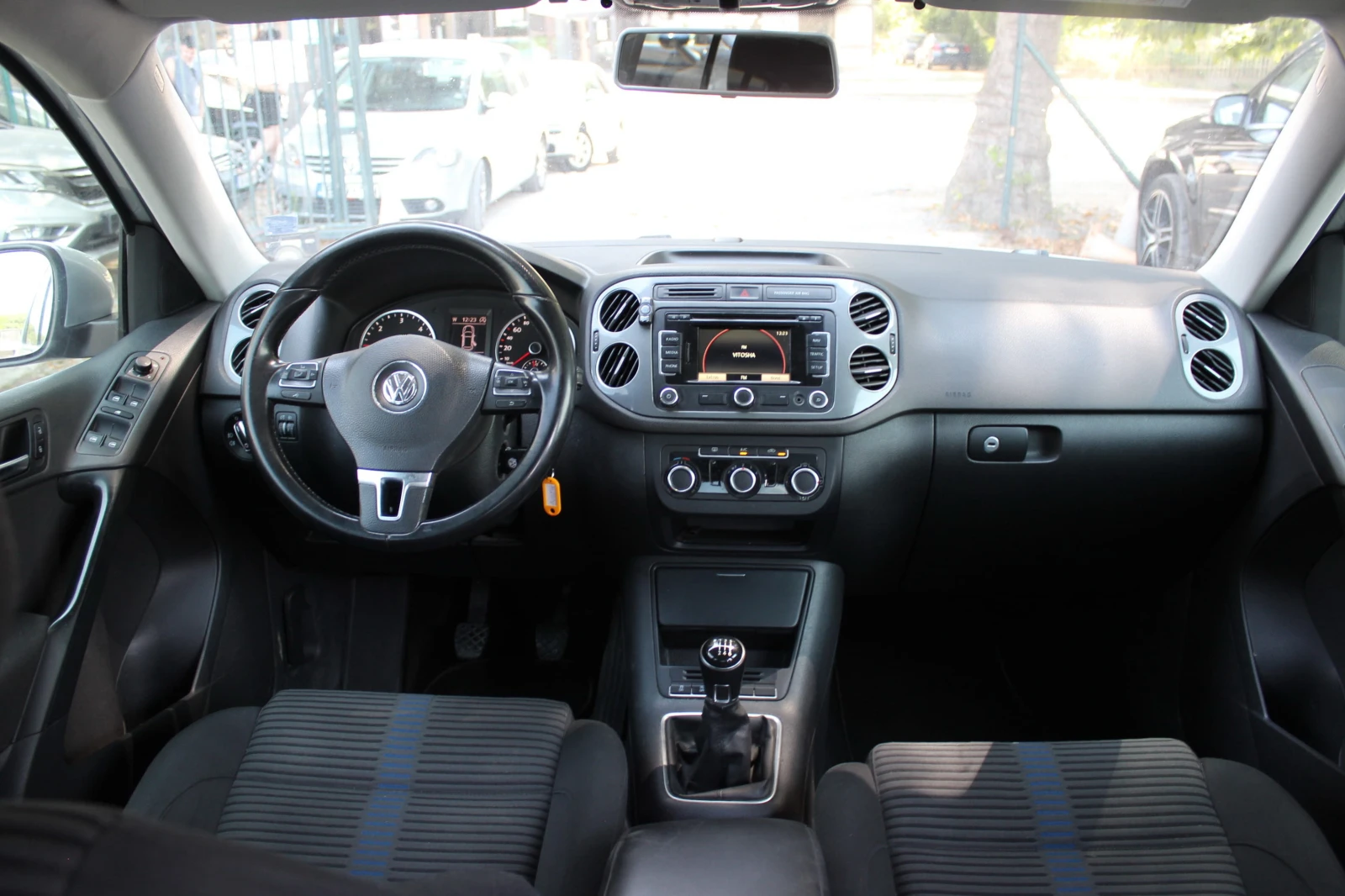 VW Tiguan 2.0 TDI EURO 5B С РЕГИСТРАЦИЯ   , снимка 12 - Автомобили и джипове - 55541854