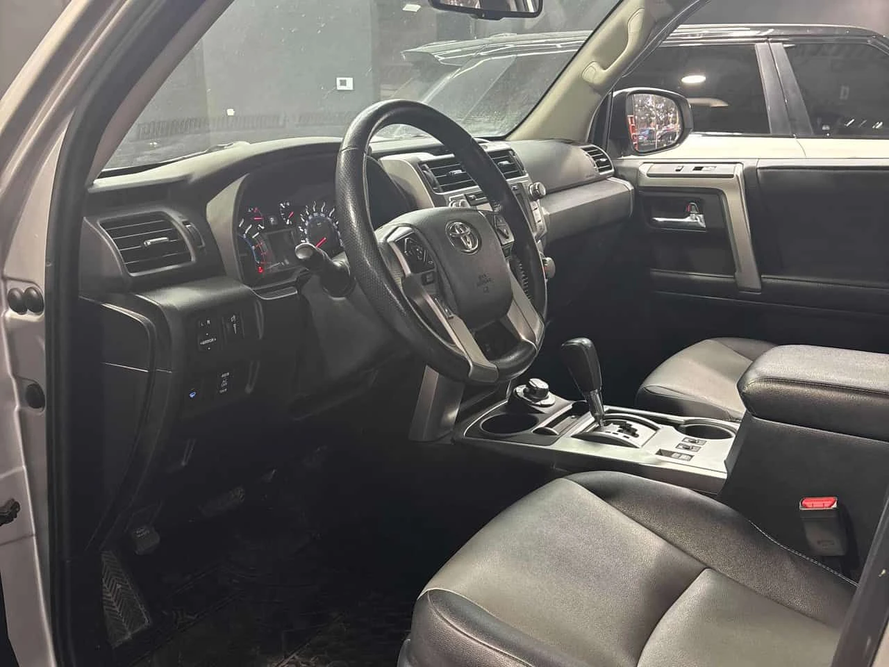 Toyota 4runner * 4WD * CARFAX * ОПЦИЯ ЗА ФИНАНСИРАНЕ , снимка 5 - Автомобили и джипове - 55623967