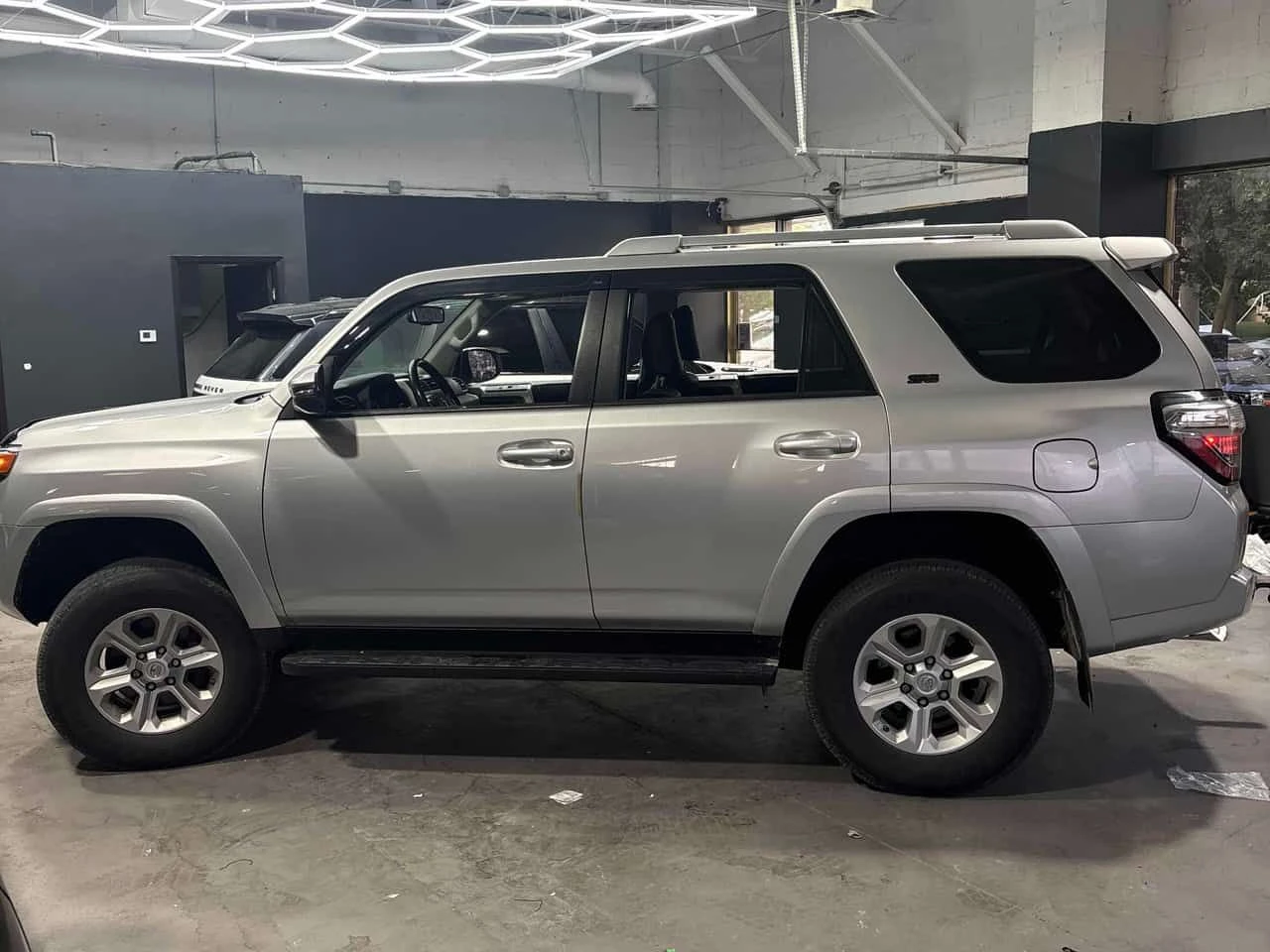 Toyota 4runner * 4WD * CARFAX * ОПЦИЯ ЗА ФИНАНСИРАНЕ , снимка 2 - Автомобили и джипове - 55623967