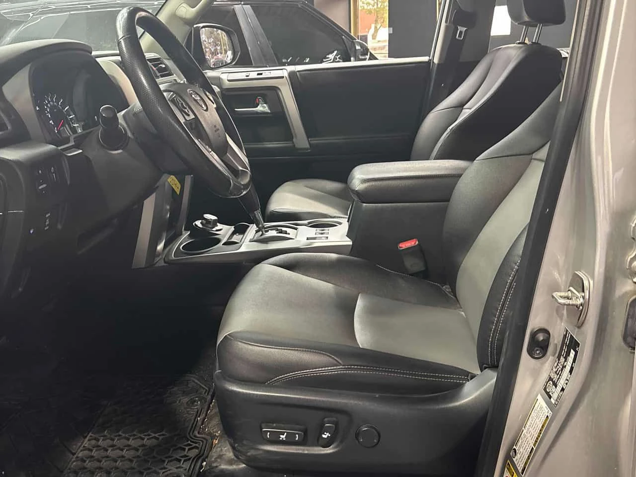 Toyota 4runner * 4WD * CARFAX * ОПЦИЯ ЗА ФИНАНСИРАНЕ , снимка 14 - Автомобили и джипове - 55623967