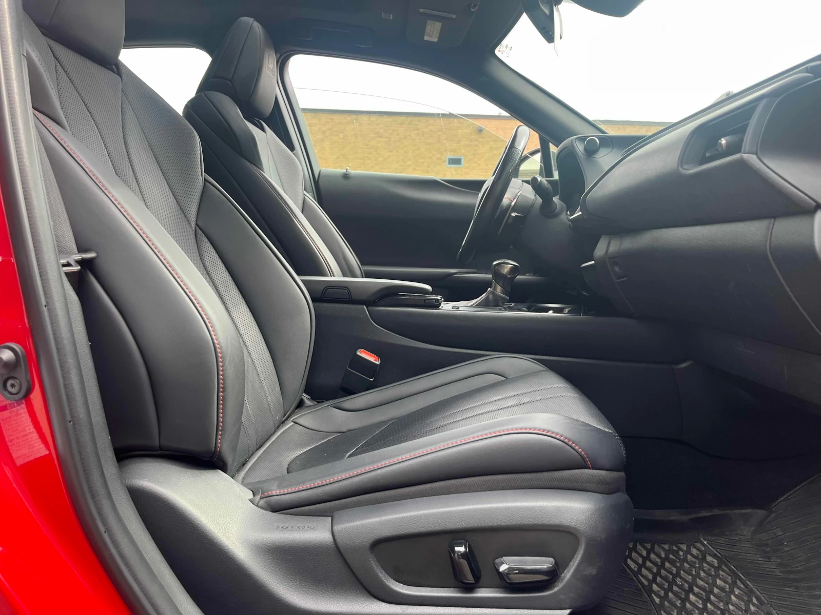 Lexus UX 250h  * CARFAX * ОПЦИЯ ЗА ФИНАНСИРАНЕ, снимка 14 - Автомобили и джипове - 56156349